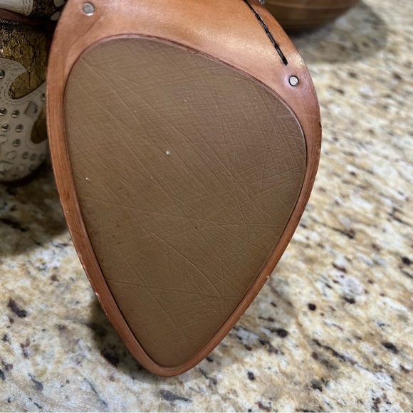 Frye White Leather Remy Studded & Beaded Gold Silver Block Heel Ankle Boots 9.5M - Picture 15 of 16